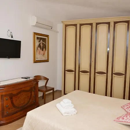La Fonte Dell'ulivo 3 *